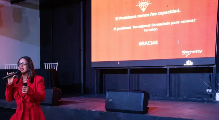 Darnetty Lugo reconocida como "Mujer Icónica que Cambia el Mundo"