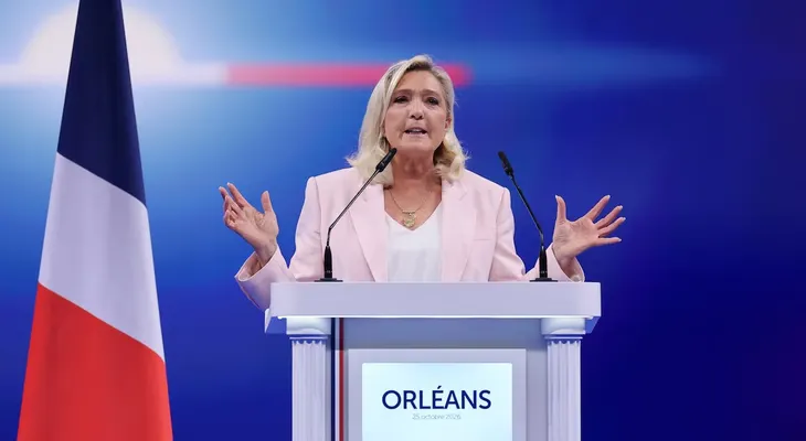 Marine Le Pen lanza campaña presidencial 2027 con promesa de "renacimiento" de Francia