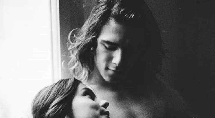 Este fotógrafo crea unos retratos increíblemente íntimos de parejas?