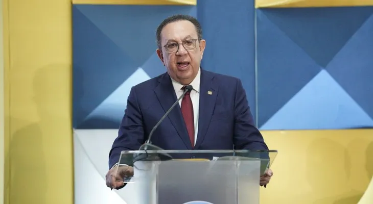 Gobernador Valdez Albizu anuncia que la inflación entraría dentro del rango meta de 4 % ± 1 % al cierre de este mes de mayo