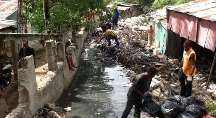 Aguaceros inundan viviendas en La Barquita 