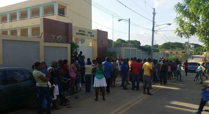Padres protestan porque no tienen dónde inscribir a sus hijos