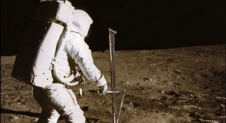 Mujer demanda a la NASA para que no le quiten polvo lunar 