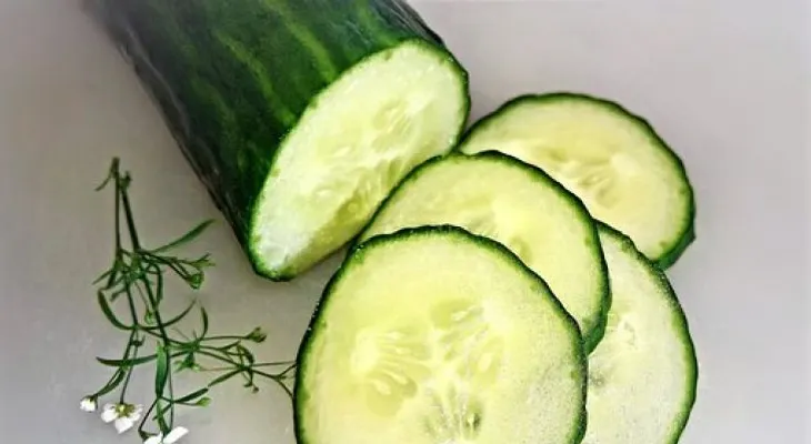 Agua de pepino para la retención de líquidos: beneficios y receta