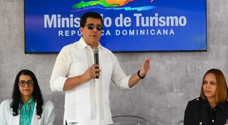 David Collado evita responder a Chú Vásquez y afirma que solo se concentra en ser ministro de Turismo