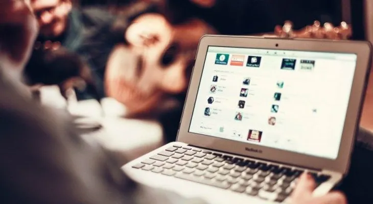 Cómo funciona un hosting, ¡Y porqué debes pasarte al lado "verde"!