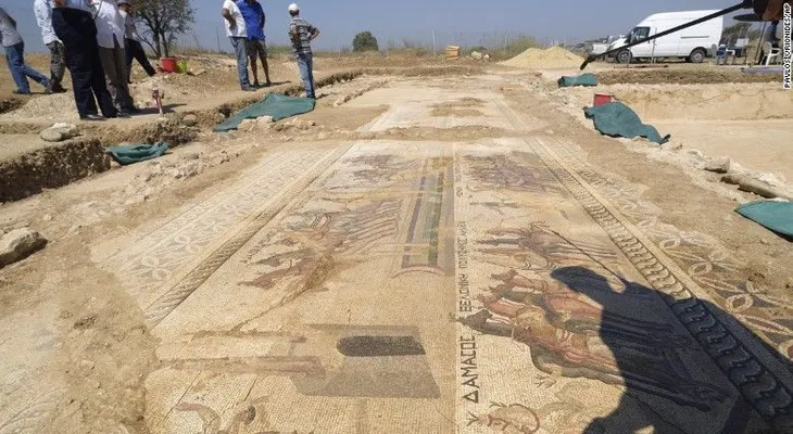 Arqueólogos encuentran cuatro mosaicos inusuales del siglo IV en Chipre que muestran la vida en Roma