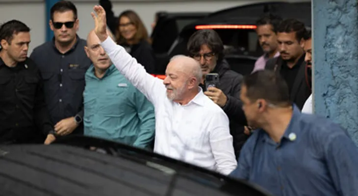 Lula vota en São Bernardo do Campo y afirma que el pueblo salió a defender sus conquistas en la segunda vuelta