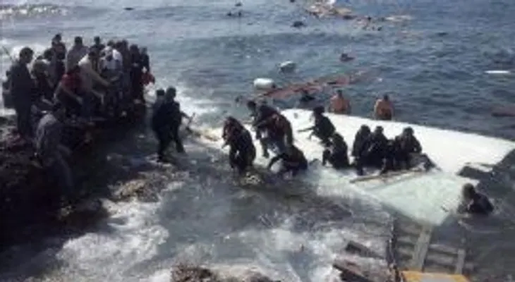Un centenar de cadáveres recuperados tras el último naufragio frente a Libia