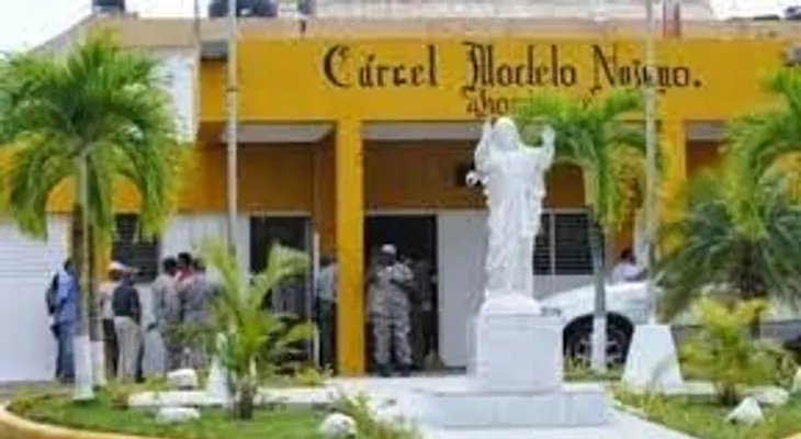 En RD denuncian cobran RD$250 a reclusos para pintar cárcel de Najayo