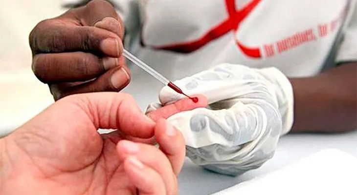  El príncipe Enrique, a favor de un test regular del SIDA