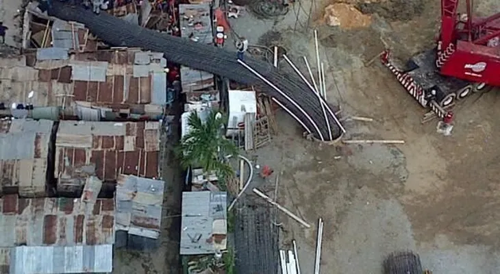 Vídeo: Se desploma columna del Metro de Santo Domingo