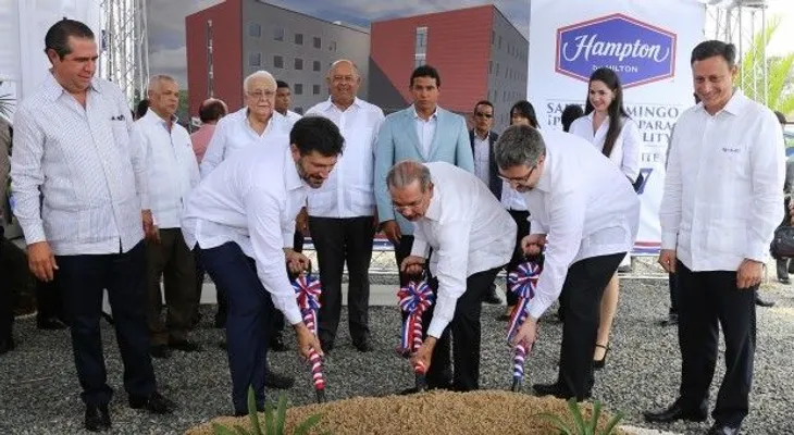 Presidente Medina da primer palazo para hotel Hampton Hilton en Boca Chica