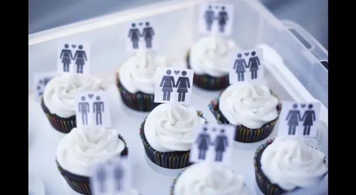 Estudio: Todas las mujeres son bisexuales o lesbianas