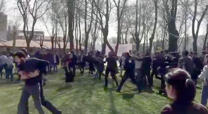 Al grito de "Alá es grande", atacaron con cuchillos un acto por el Día de la Mujer en Turquía