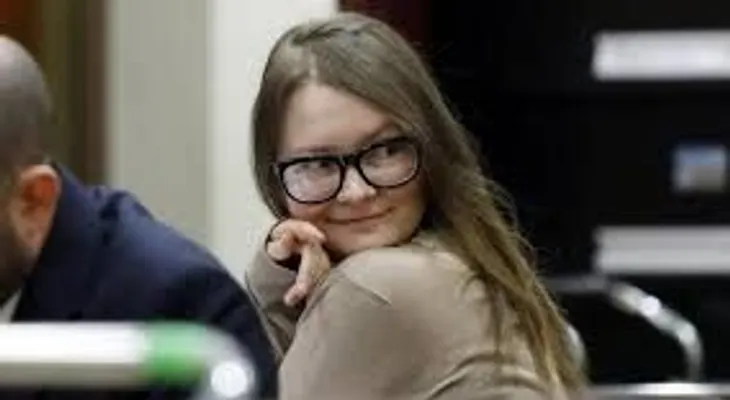 La mujer millonaria falsa enfrenta un proceso de deportación a Alemania