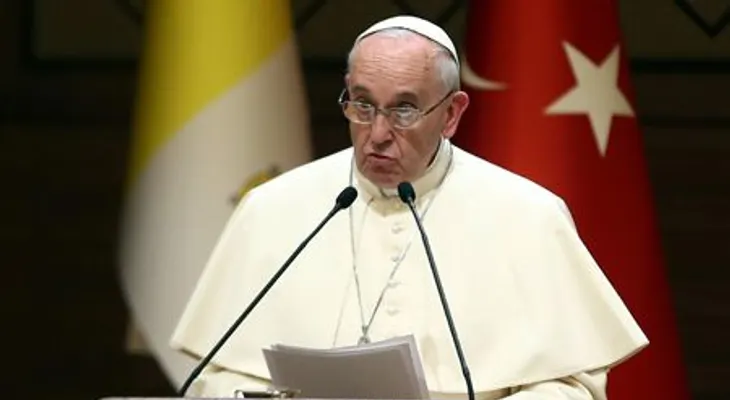 Papa Francisco llama a cristianos a ser signo creíble de paz