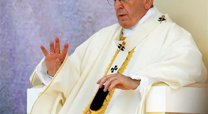 El papa pide rechazar el éxito, el poder, la riqueza y el placer a toda costa