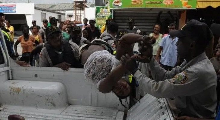 Desalojan haitianos ocupaban espacios públicos en Villas Agrícolas
