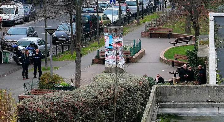 Un atacante que gritó su apoyo a ISIS apuñala a un profesor en Francia