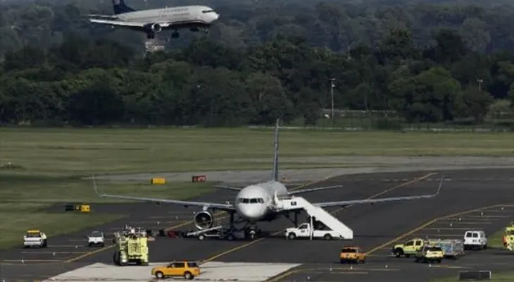 Pasajero ebrio obliga a avión a regresar en EEUU