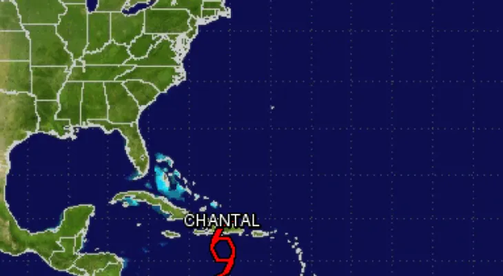 Chantal se debilita y baja su trayectoria