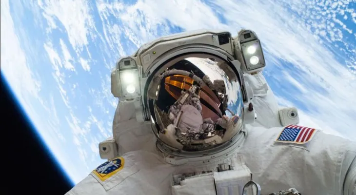 Trump quiere volver a enviar astronautas a la Luna? y luego a Marte