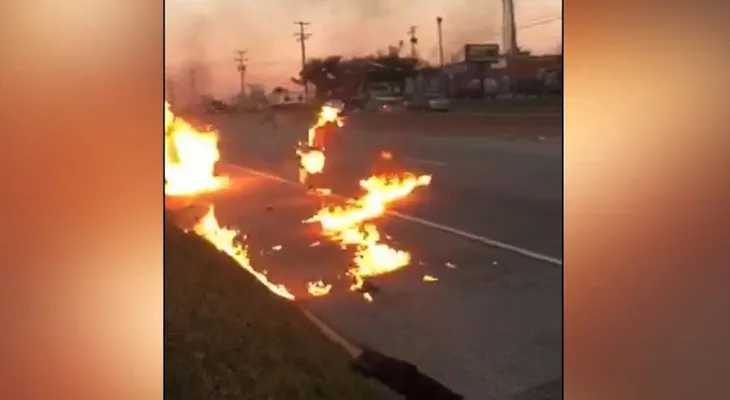 Un hombre le prende fuego a sus dos compañeros de trabajo luego de una pelea