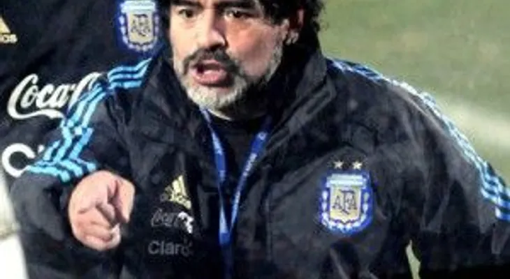 Canal de TV argentino acuerda con Maradona producir una serie sobre su vida