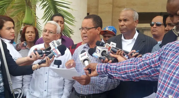Trabajadores depositan iniciativa busca modificar Código de Trabajo 