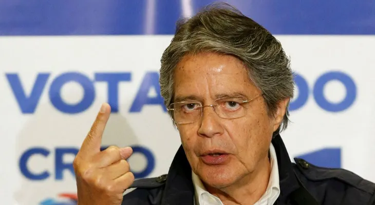 Insólita multa a siete medios ecuatorianos por no publicar una investigación sobre el ex candidato presidencial Guillermo Lasso