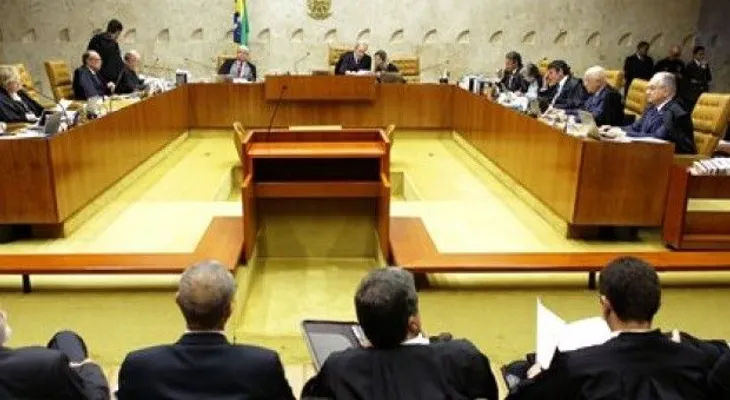 Corte rechaza petición de no someter a Dilma a juicio político