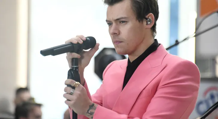 Harry Styles enloquece a las redes con nuevo video y nueva canción