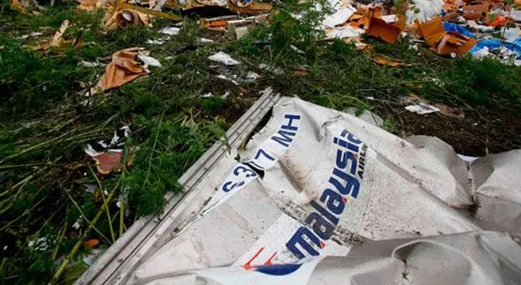 Informe: avión de Malaysia fue derribado por impactos externos 