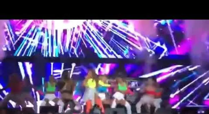 La red no le perdona a Thalía fallo en pleno concierto