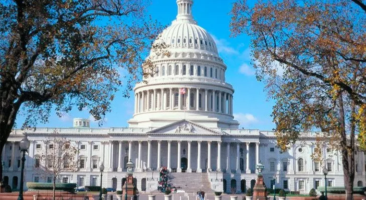 Cierran el Capitolio por amenaza de tiroteo