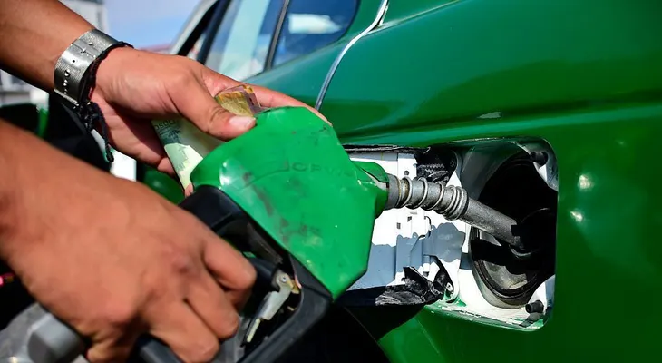 ¿Quién paga por el robo de gasolina en México? Adivinaste... los ciudadanos