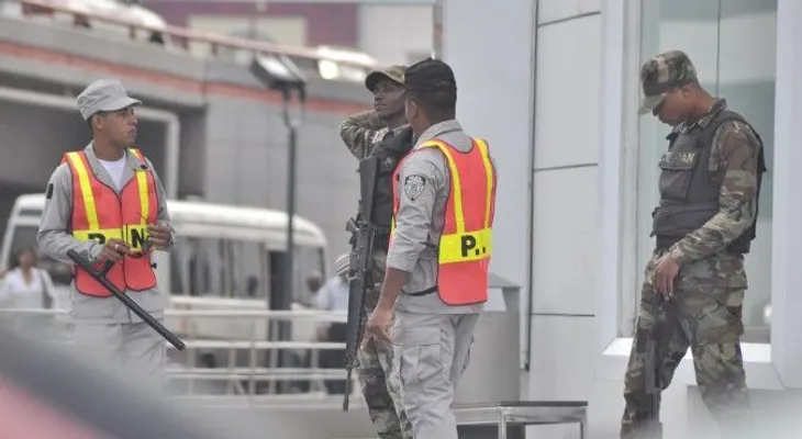 Policías no pueden hacer otros trabajos ni algunos negocios
