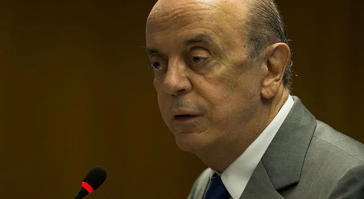 Renuncia el ministro de Exteriores de Brasil por problemas de salud