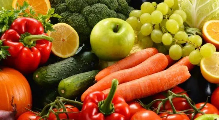 ¿Cuántas frutas y verduras se deben comer por día?