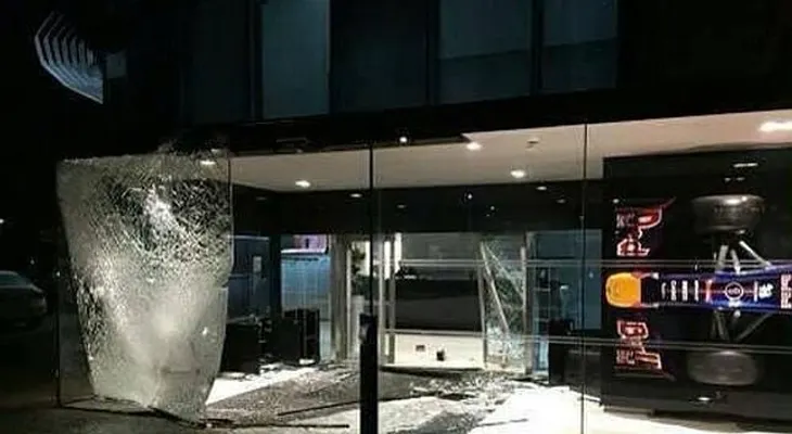 F1: Roban trofeos de la fábrica de Red Bull 
