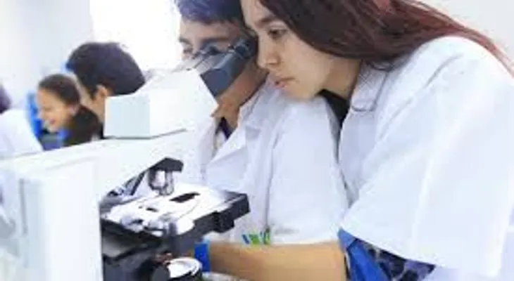 Colombia: denuncian que dinero para ciencia y tecnología se desvía a spas y asaderos de pollos