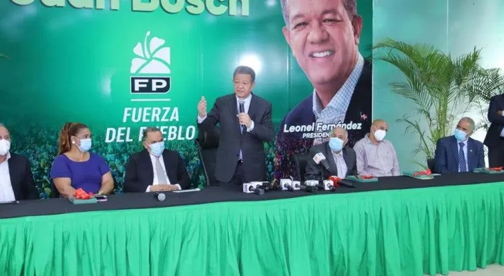 Leonel Fernández emplaza al gobierno explicar plan de vacunación contra el coronavirus