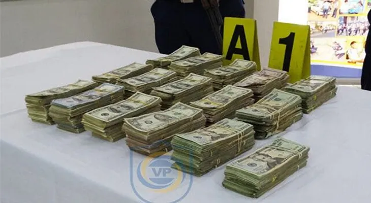 Incautan casi medio millón de dólares ocultos en silla en aeropuerto de EEUU