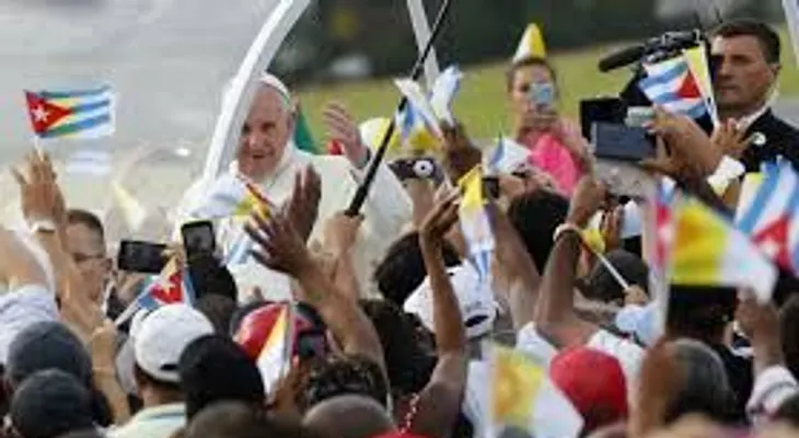 Papa Francisco llama en Cuba a servir a la gente, no a las ideas