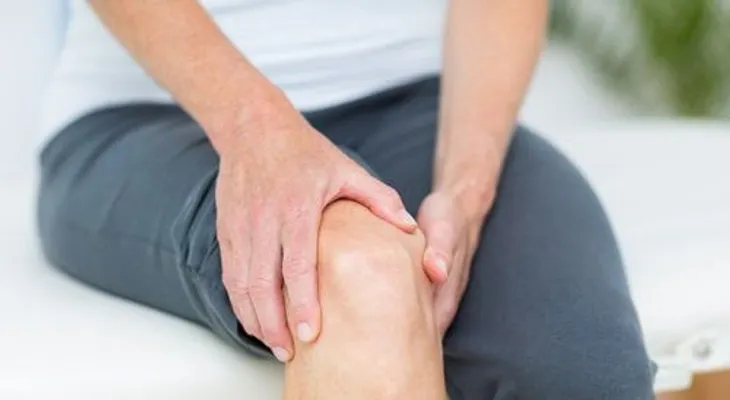5 ejercicios sencillos para rodillas y pies con artritis