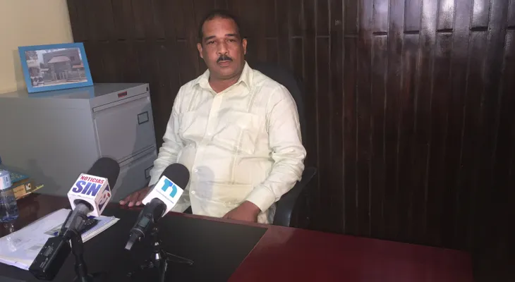 Alcalde de Bayaguana asume cargo luego de estar acusado de sicariato