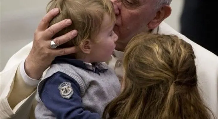 Alemania contradice al papa en el castigo a los niños 