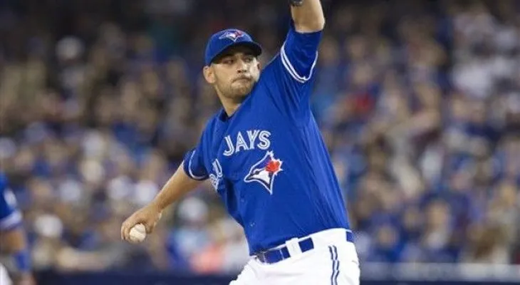 Estrada domina y Azulejos vencen 3-0 a Boston