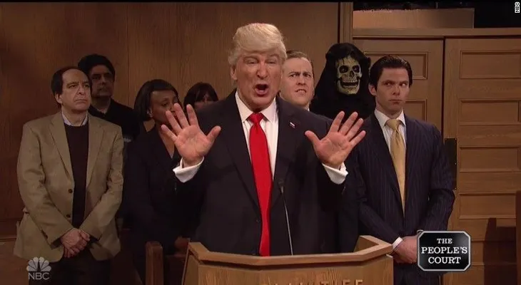 Trump cumple promesa de llevar prohibición de viajes a la corte... en Saturday Night Live